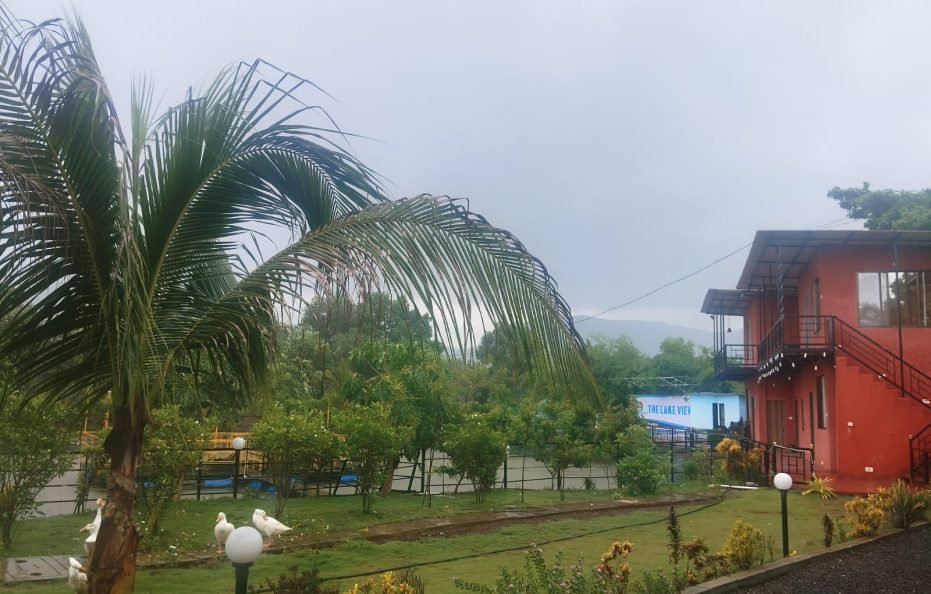 Lake View Resort & Villa