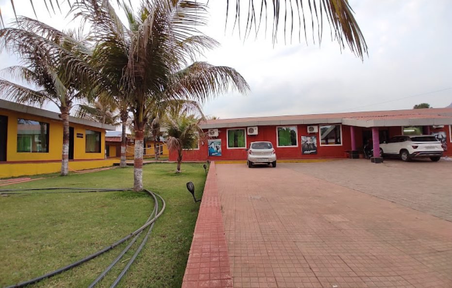 007 Universe Resort in Karjat