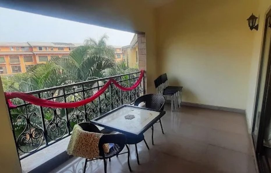 Gorgeous Studio Loft overhead a Pool Karjat