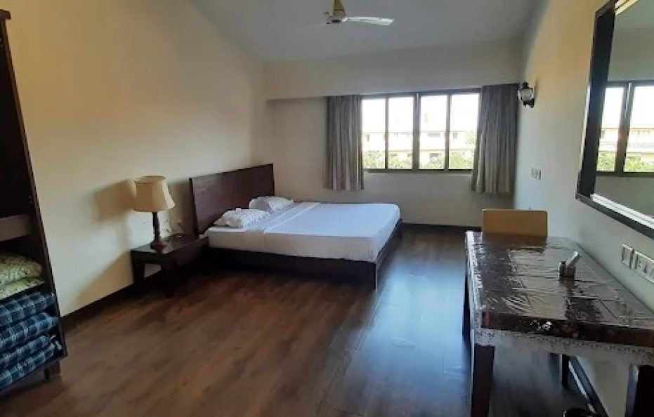 Gorgeous Studio Loft overhead a Pool Karjat