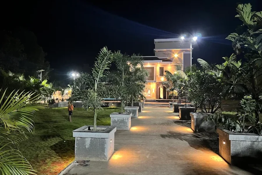 LivingStone Reflektions Karjat