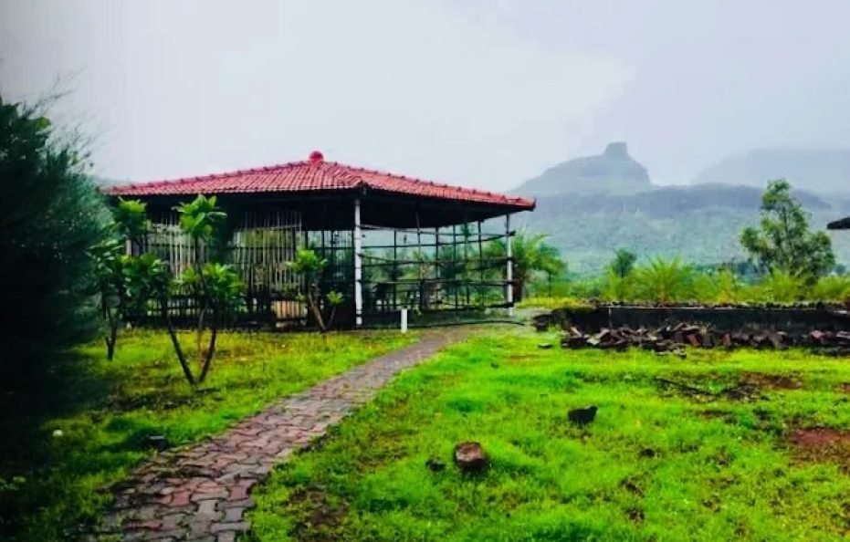 Paras Point Resort Karjat
