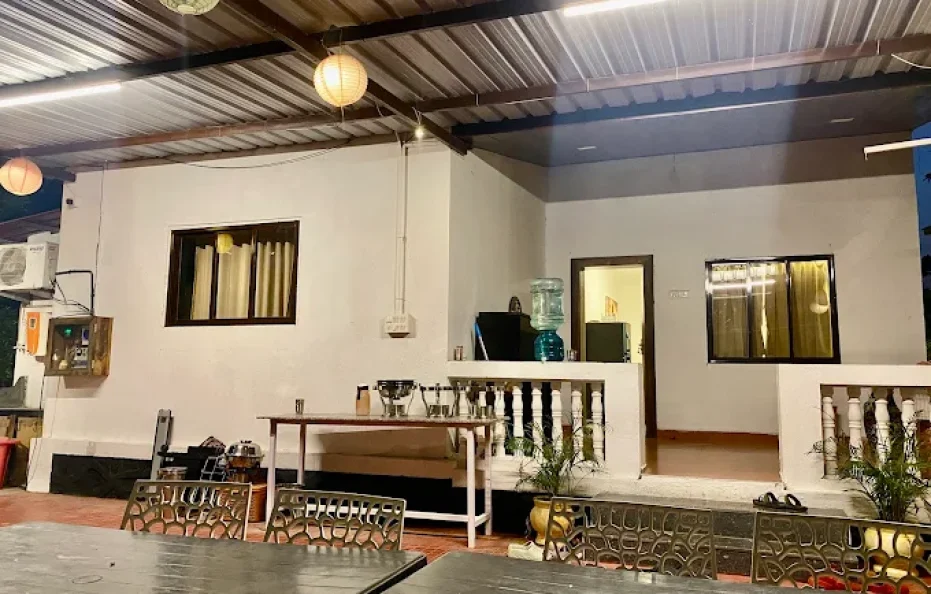 The White House Retreat Pool Villa  Karjat