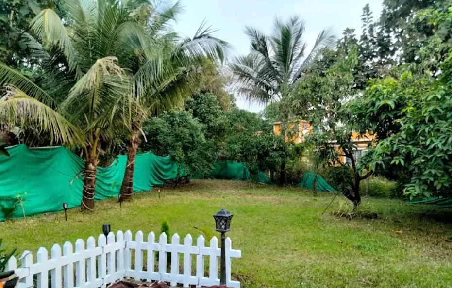 The White House Retreat Pool Villa  Karjat