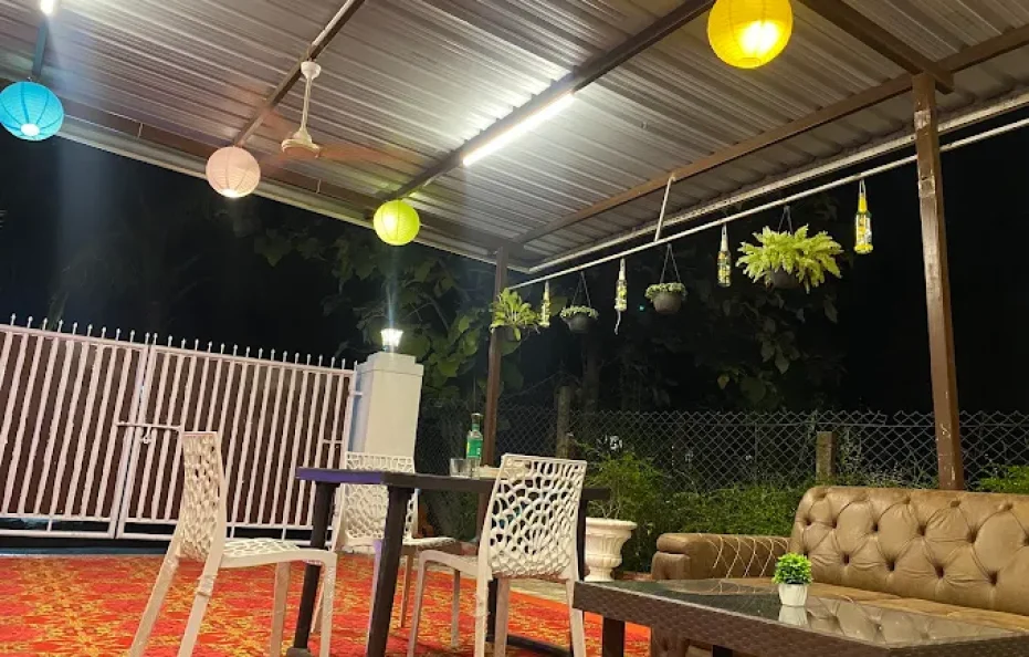 The White House Retreat Pool Villa  Karjat