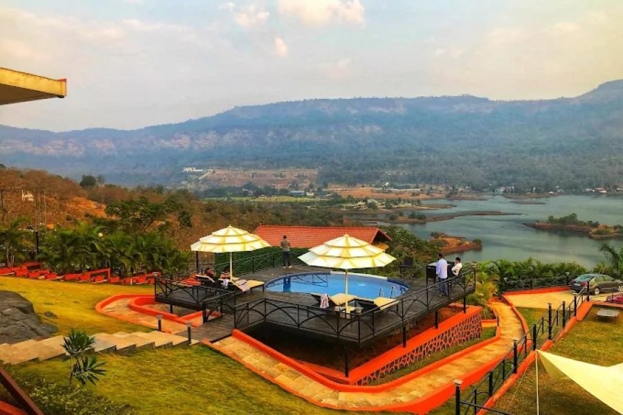 Lake Placid Tudor Retreat Karjat