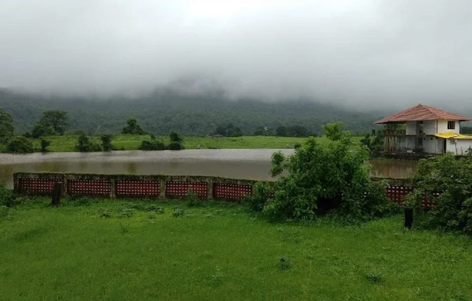 Lake Placid Tudor Retreat Karjat