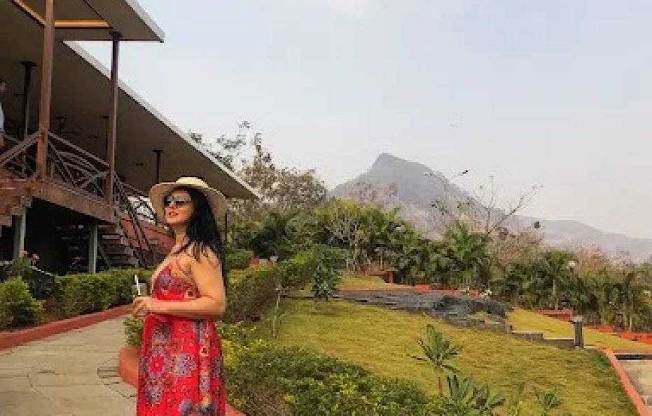 Lake Placid Tudor Retreat Karjat