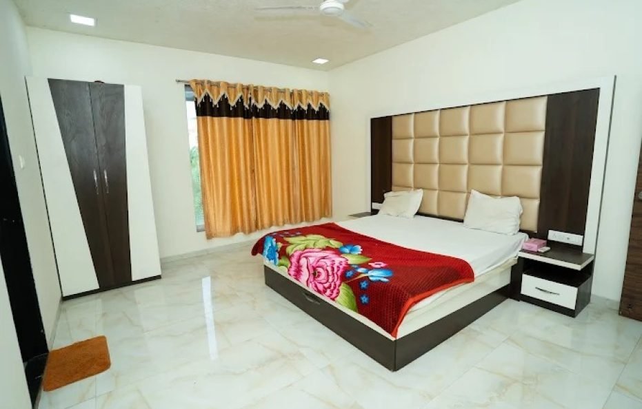 Palette – Holiday Aapke Liye Karjat