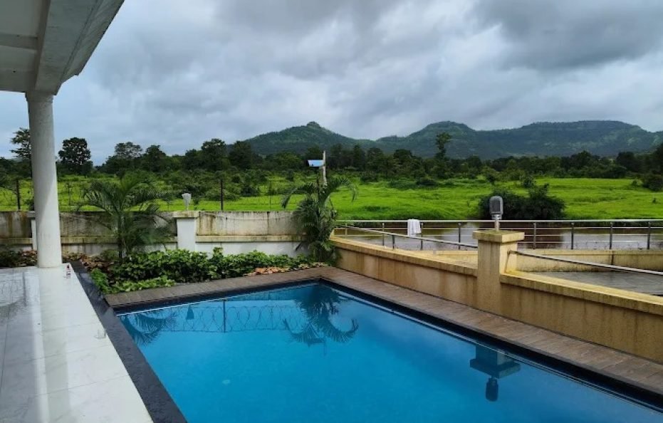 Palette – Holiday Aapke Liye Karjat