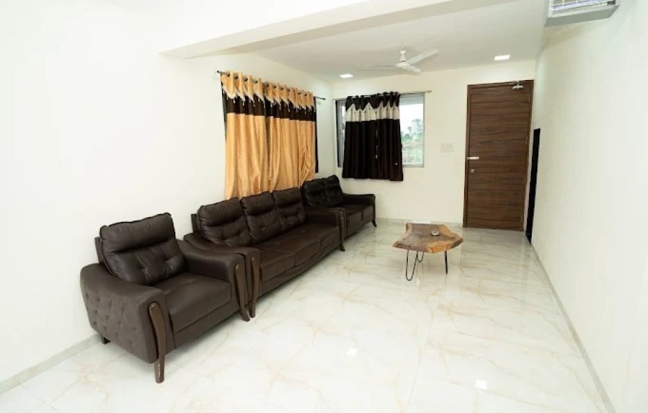 Palette – Holiday Aapke Liye Karjat